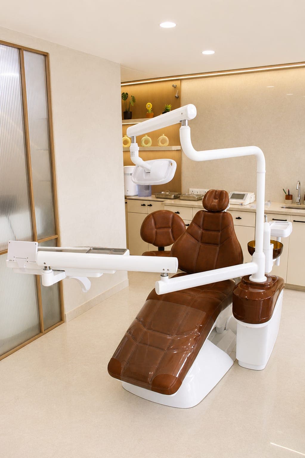 Dental treatment chair with overhead operating light