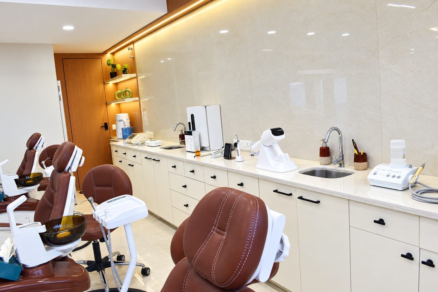 Clinical counter with dental equipment and instrument stations