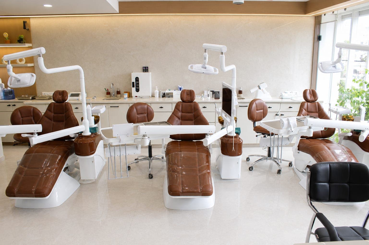 Modern treatment hall at Dr. Singh Dental Clinic, Ujjain